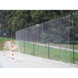 4x15 m-es labdafogó, horganyzott + lakkozott, 5 oszlop