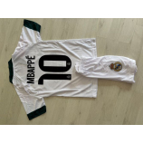 Real Madrid 2026/27 hazai mezgarnitúra  Mbappe felirattal