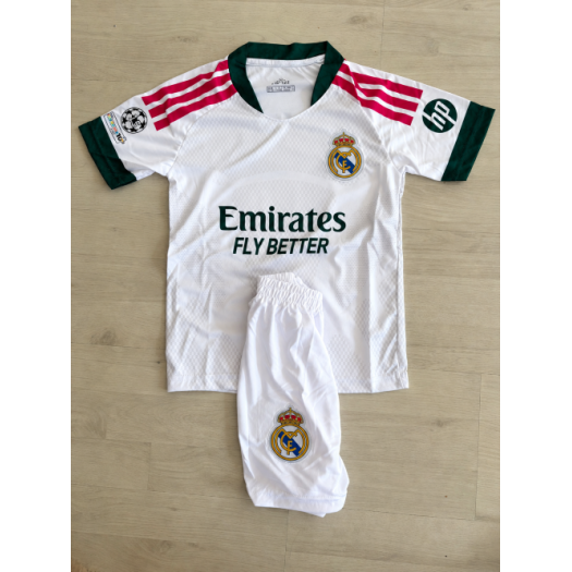 Real Madrid 202627 hazai mezgarnitúra Valverde felirattal